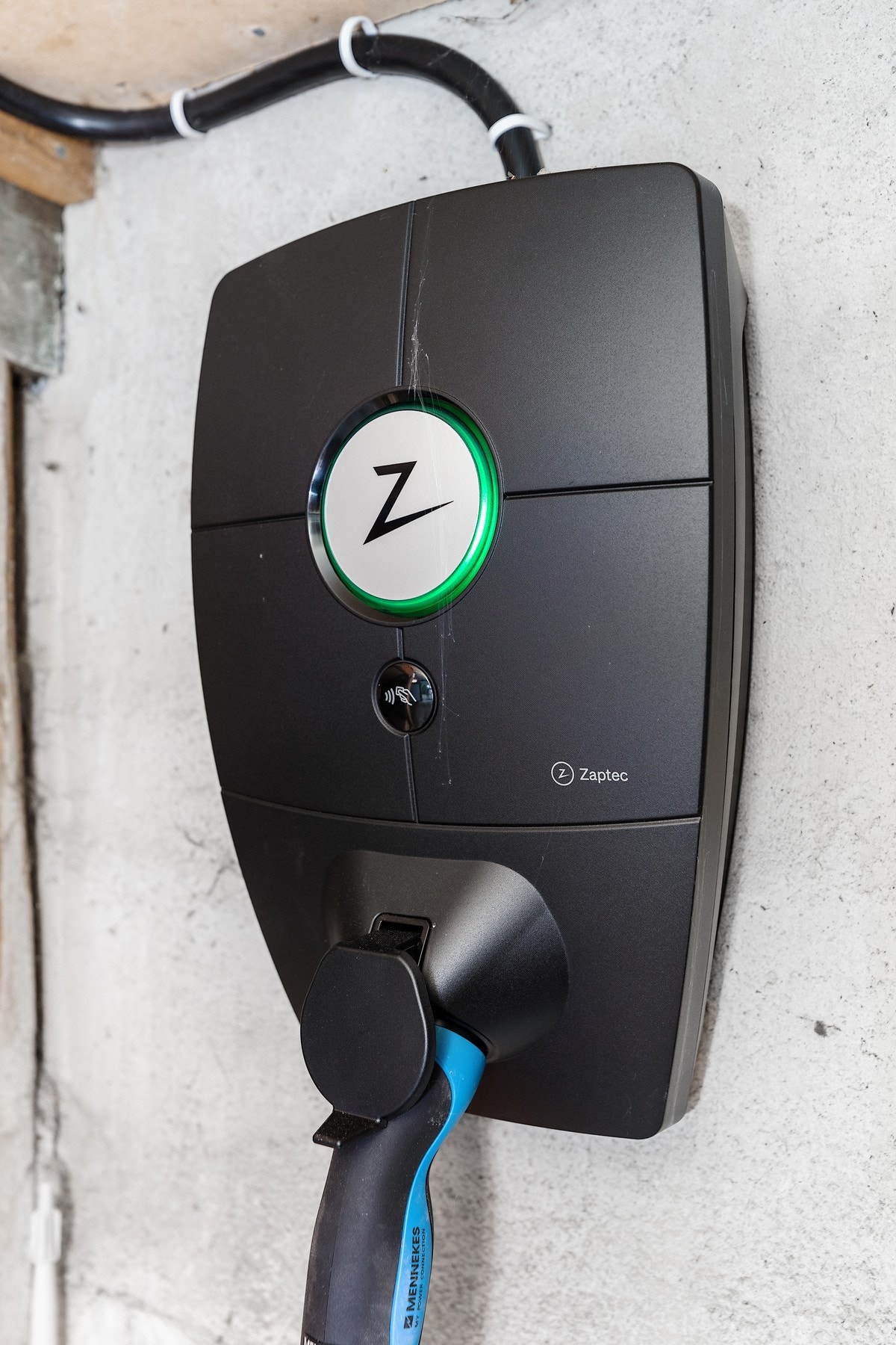 Lader på garasjeplassen. Galleribilde