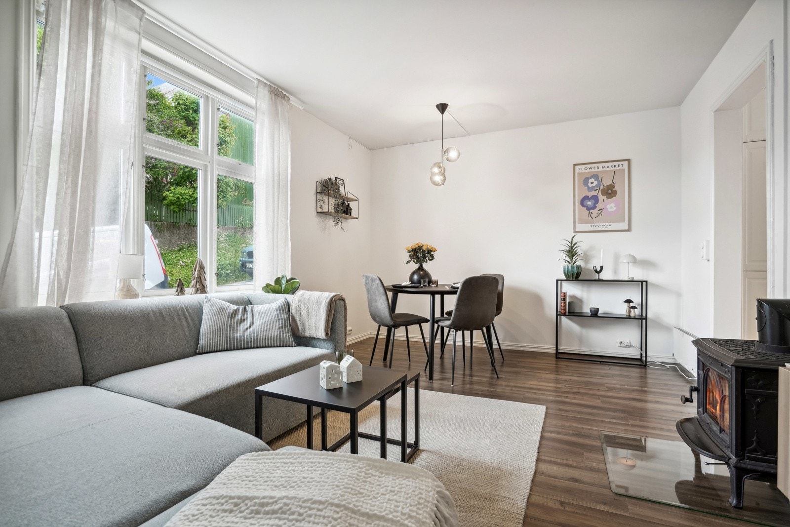 En lekker og stilfull selveierleilighet med en gjennomgående god standard. Galleribilde