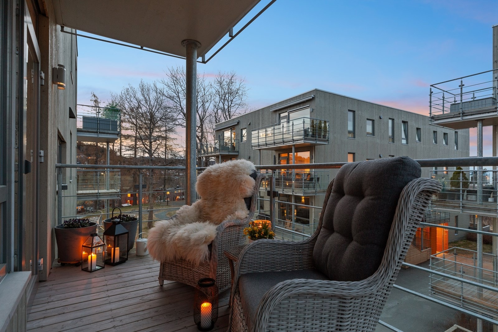 Mellom blokkene i forkant får man en nydelig utsikt mot Trondheimsfjorden Galleribilde