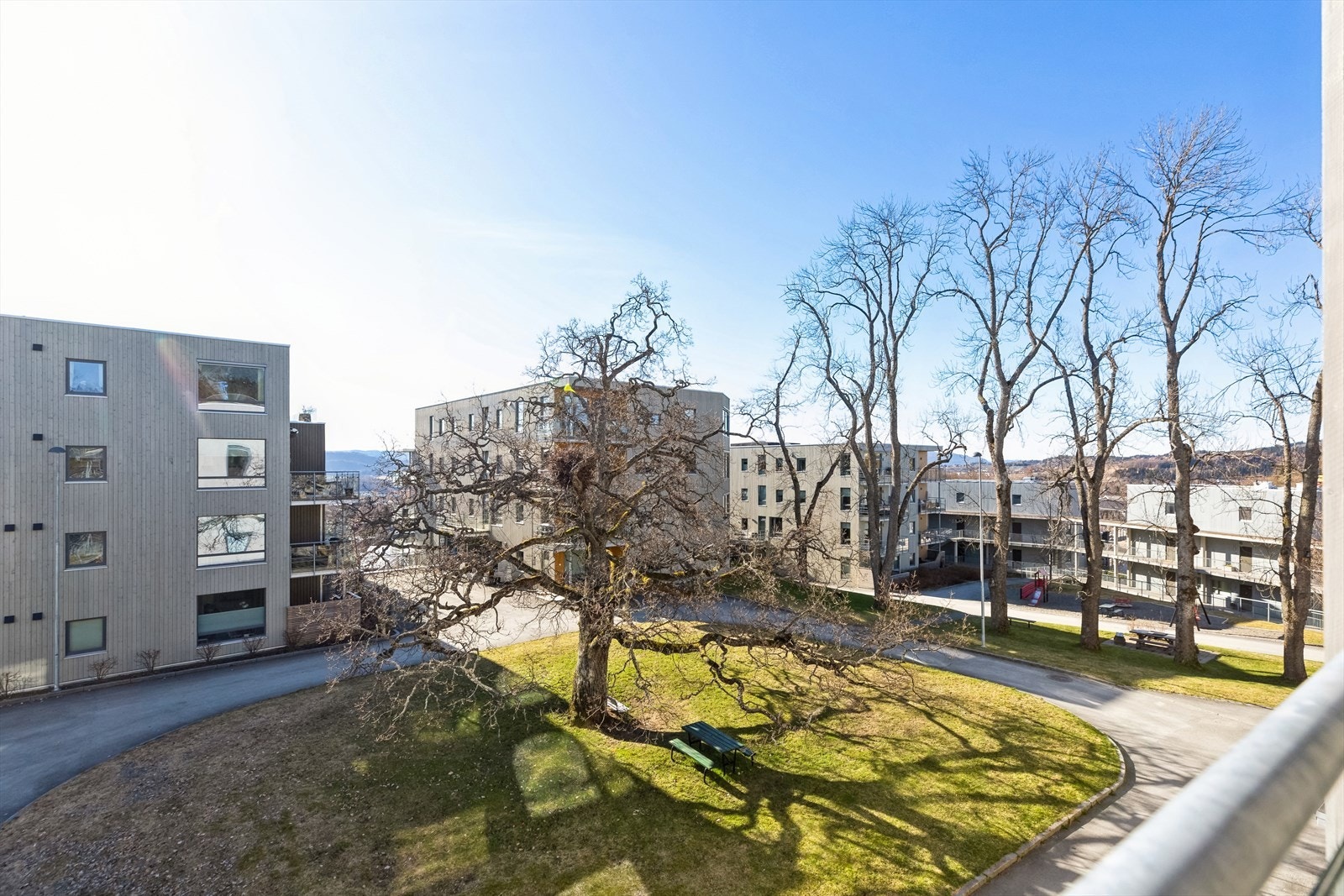Fra området er det kort avstand til barnehage, skole, kollektiv transport, dagligvarebutikker og vakre Bymarka Galleribilde