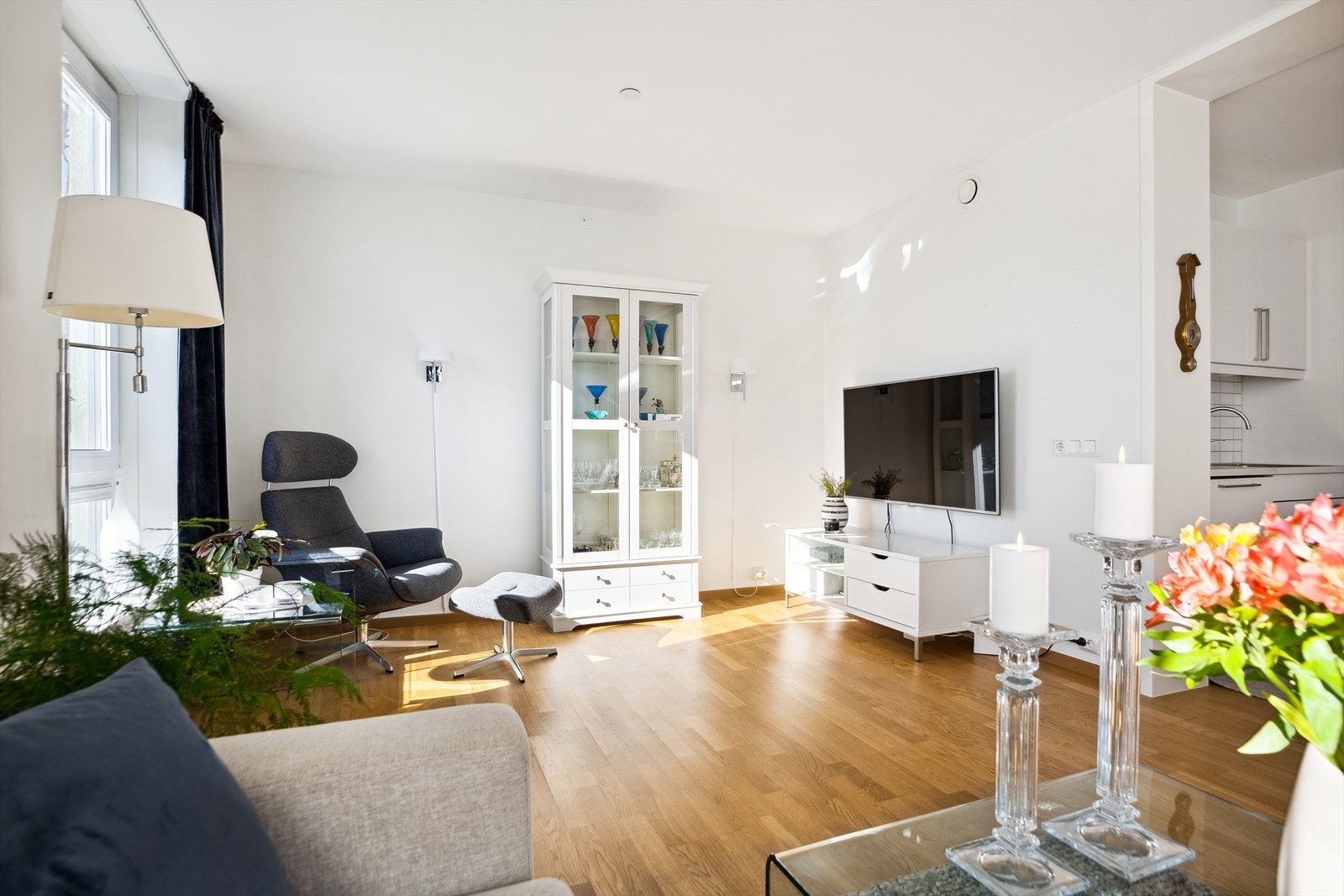 Leiligheten oppvarmes med fjernvarme, som er inkludert i de månedlige felleskostnadene Galleribilde