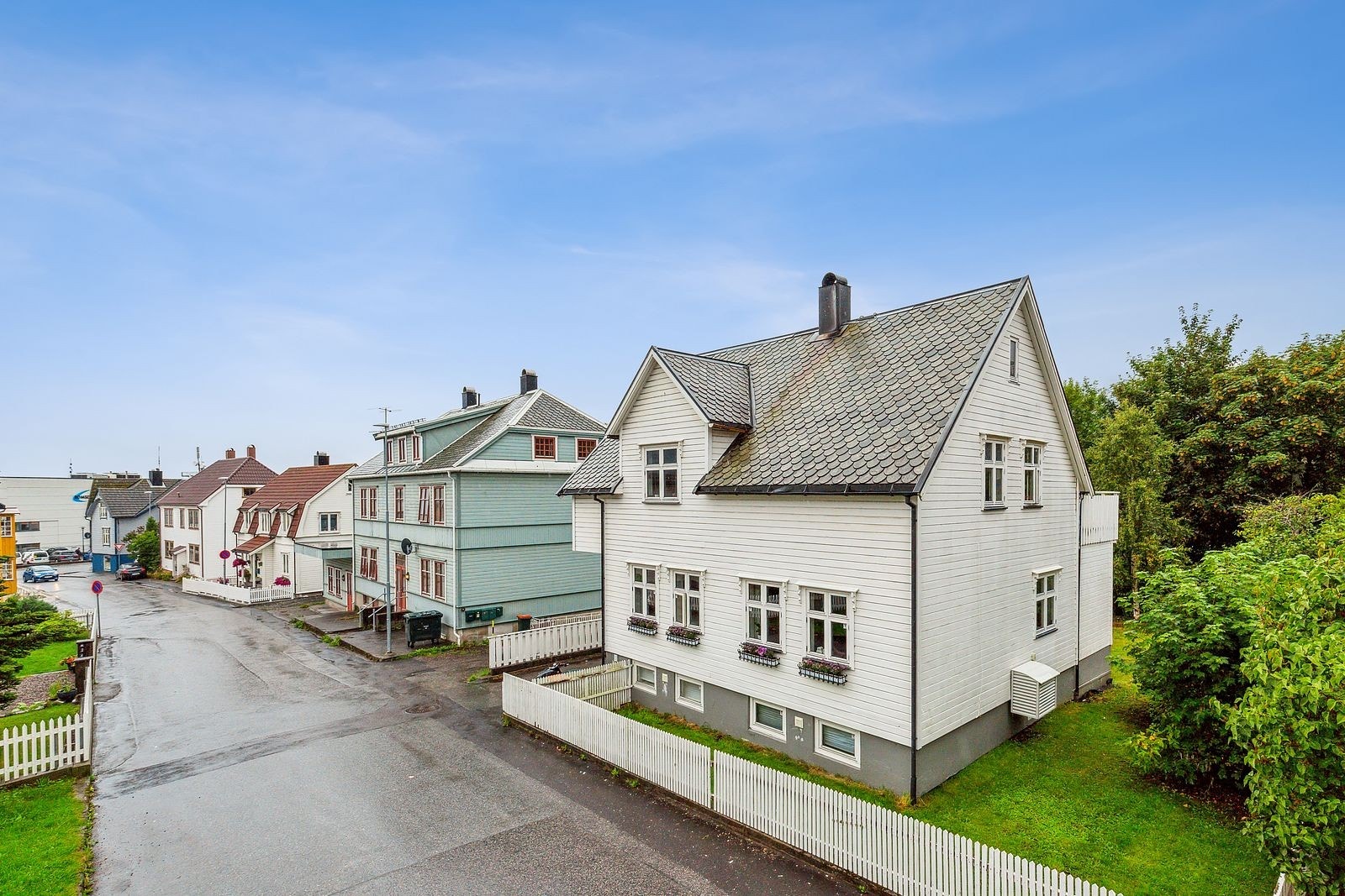 Fra boligen er det kort vei til de aller fleste av fasilitetene som finnes i Molde sentrum. Galleribilde