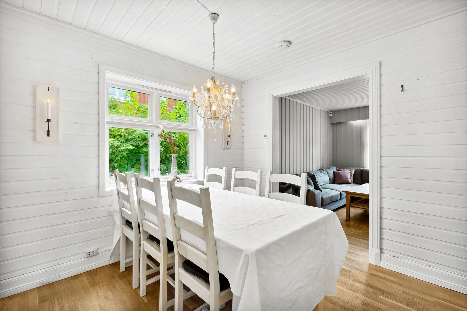 Spiseplassen ligger i tilknytning til stuen. Galleribilde