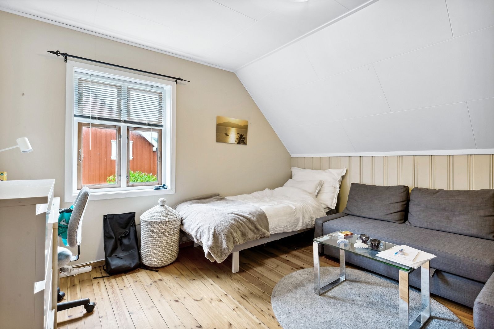 Soverommene er av god størrelse med plass til seng og tilhørende møblement og oppbevaring. Galleribilde