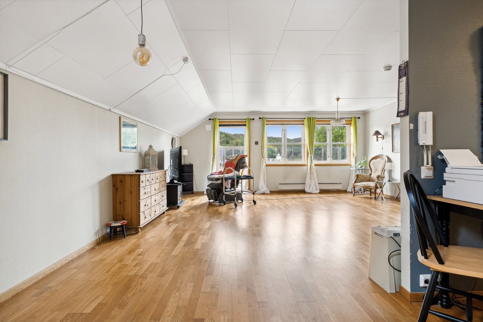Fra stuen er det utgang til egen balkong med gode solforhold Galleribilde