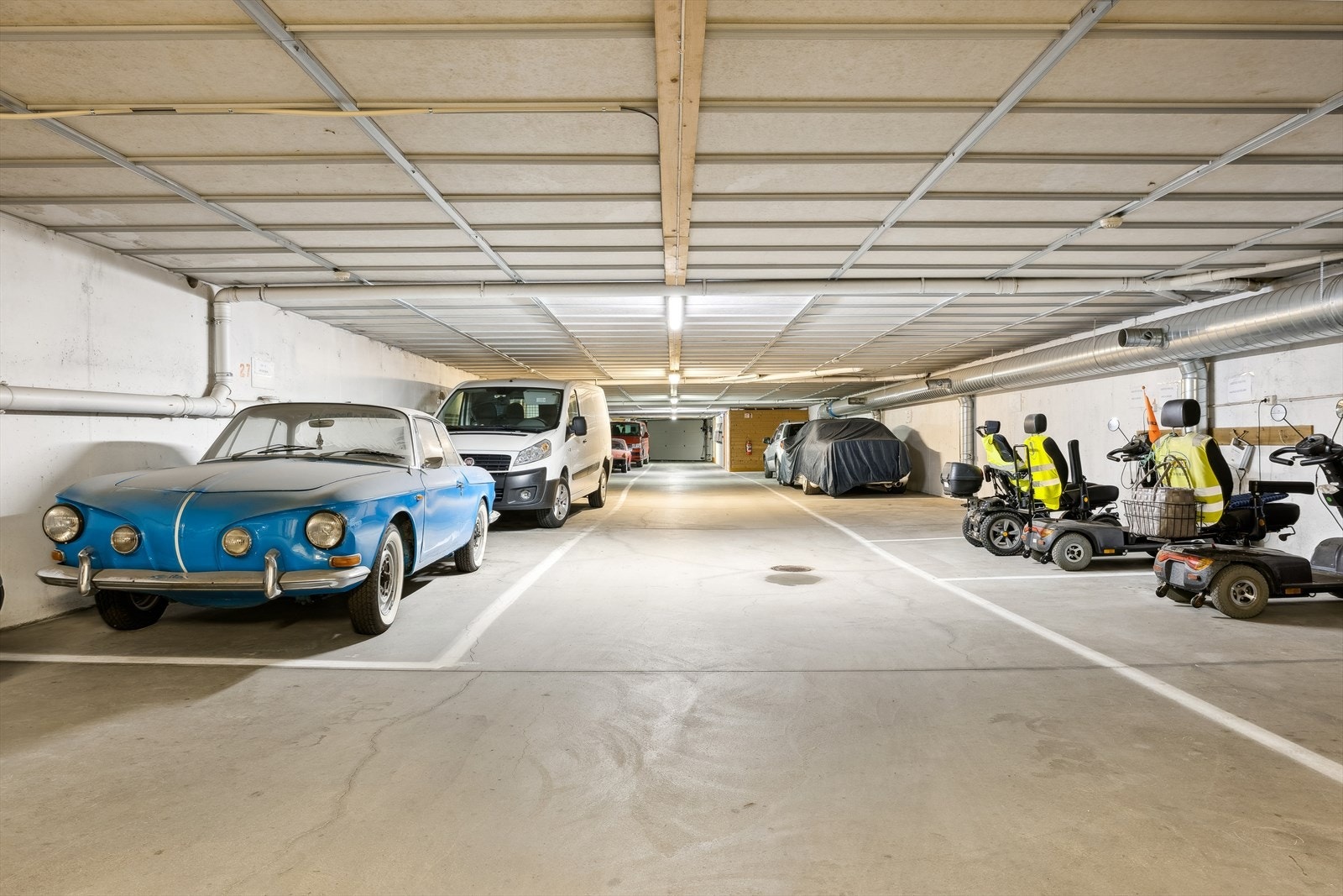 Felles garasjeanlegg - plass kan leies til kun 100,- kr/mnd Galleribilde
