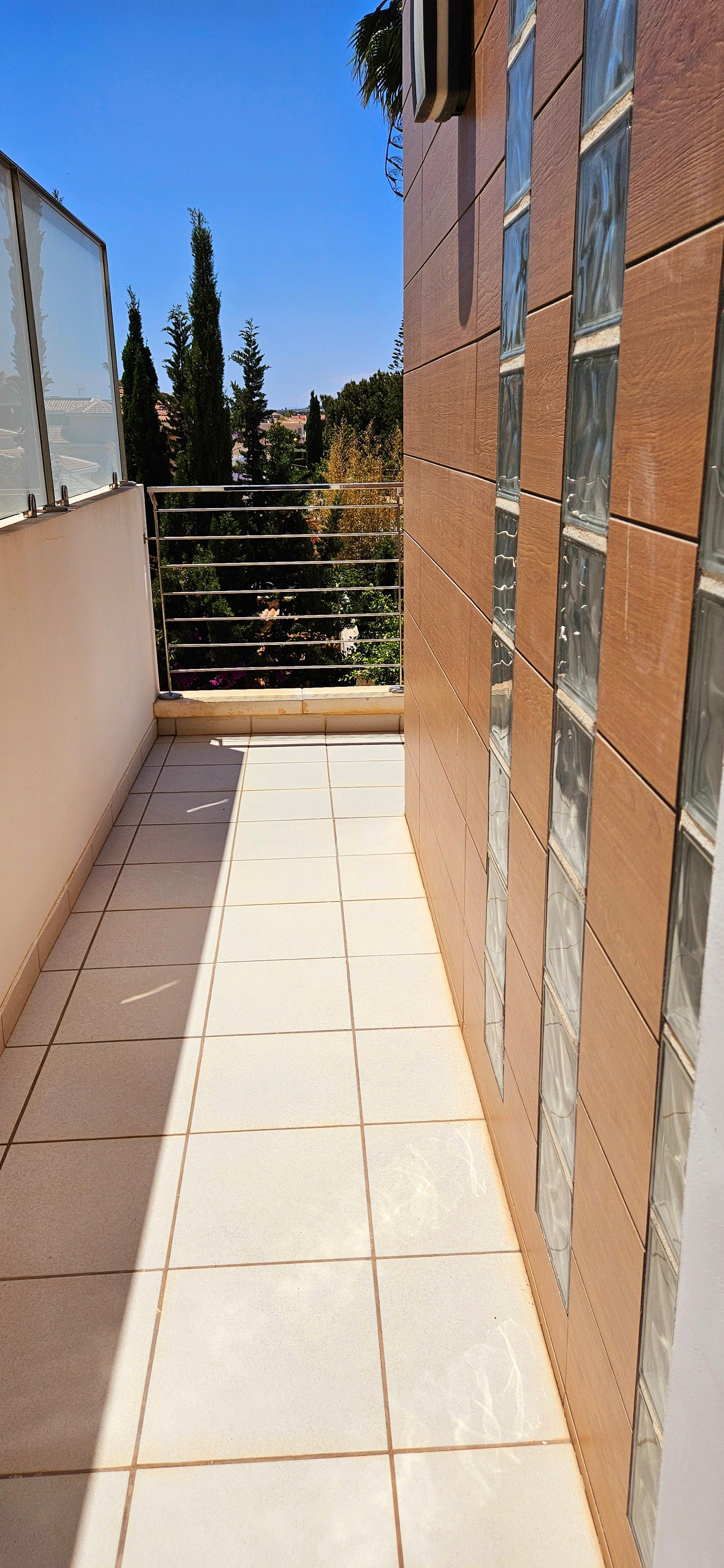 Terrasse utenfor det andre soverommet i 2. etasje Galleribilde