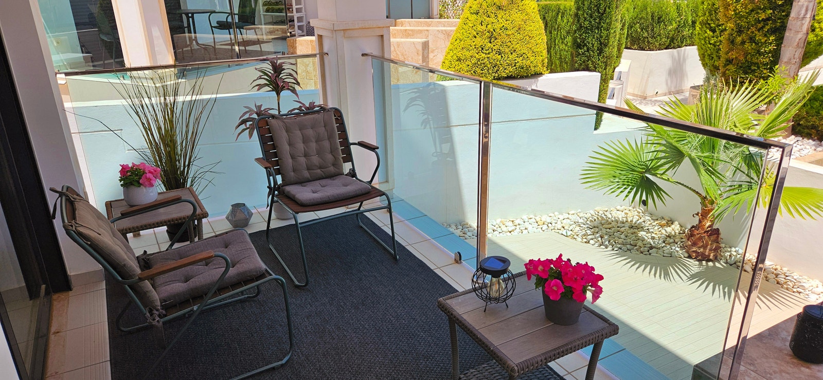 Terrassen utenfor stuen på bakkeplan Galleribilde