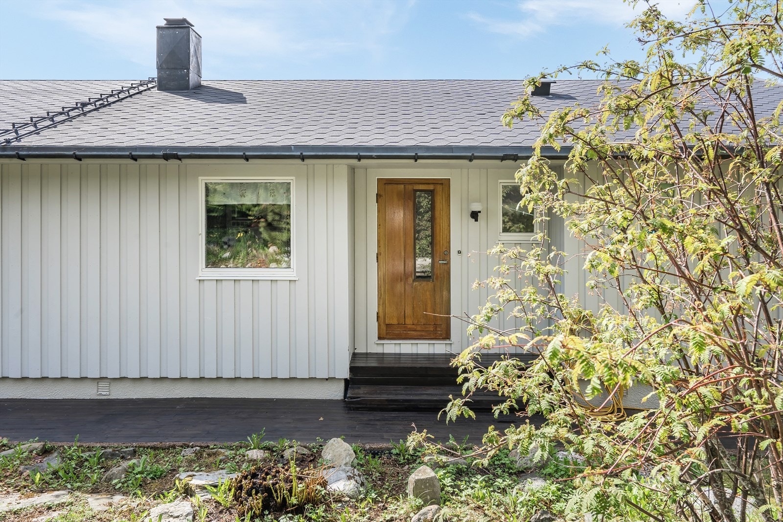 Boligens inngangsparti er på baksiden av huset mot nordøst. Galleribilde