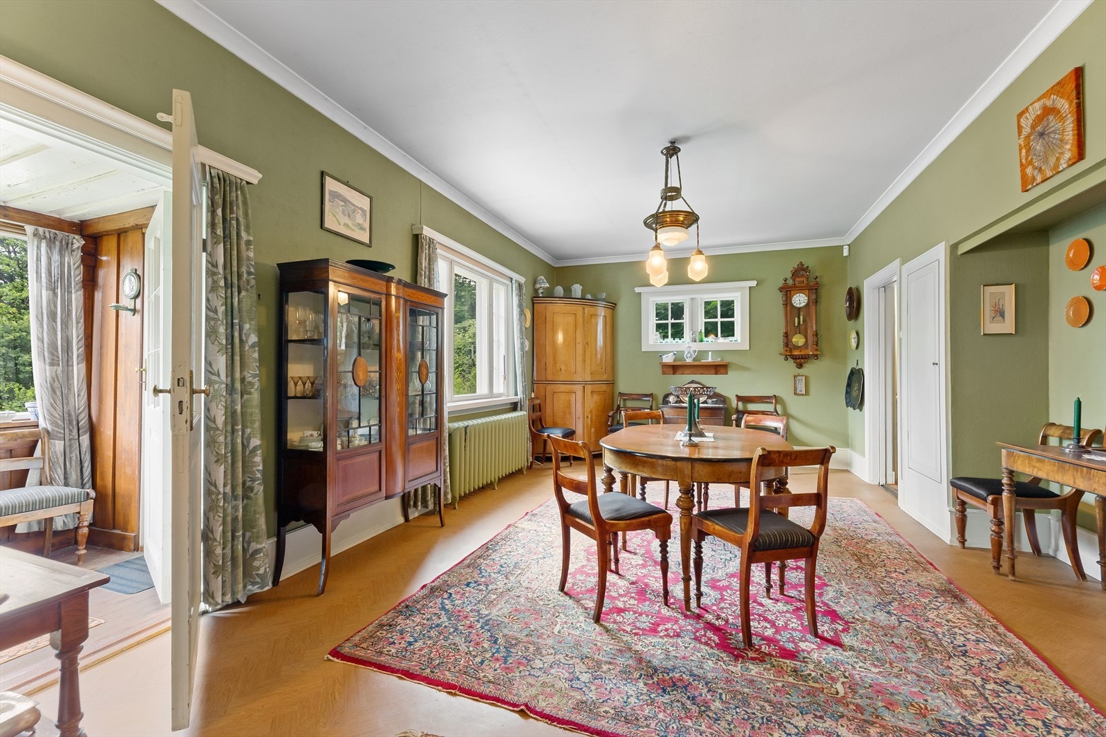 Fra den hyggelige spisestuen Galleribilde