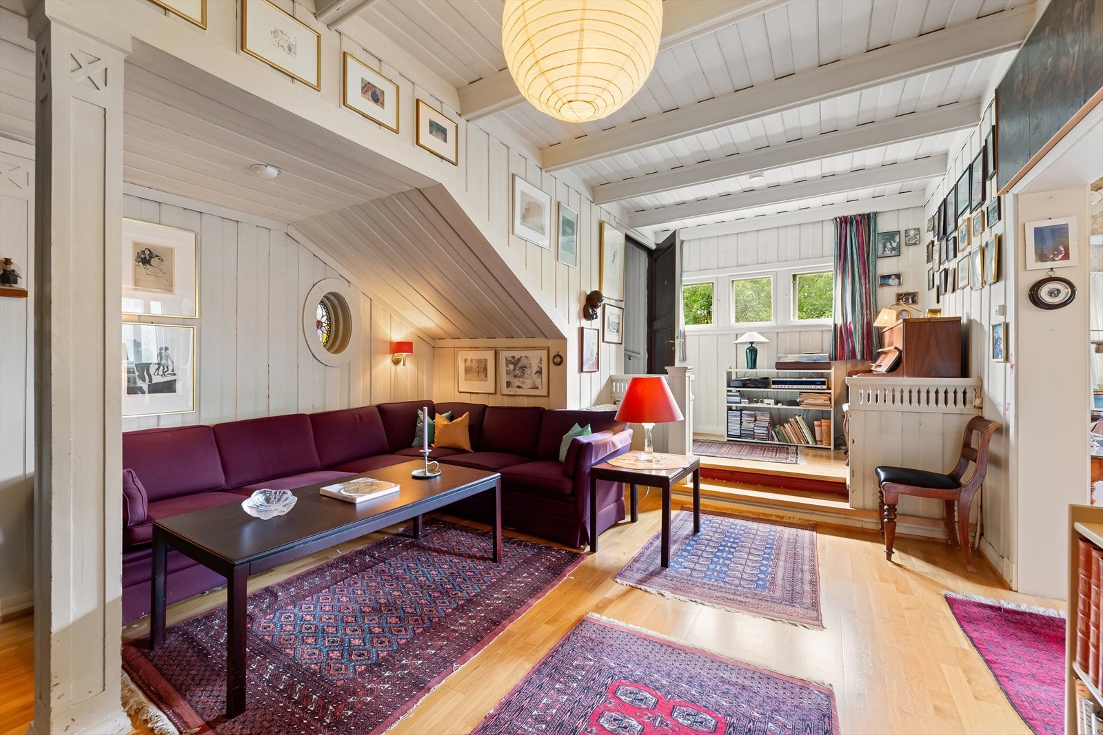 Forstuen har trapp opp til 2. etg. Galleribilde