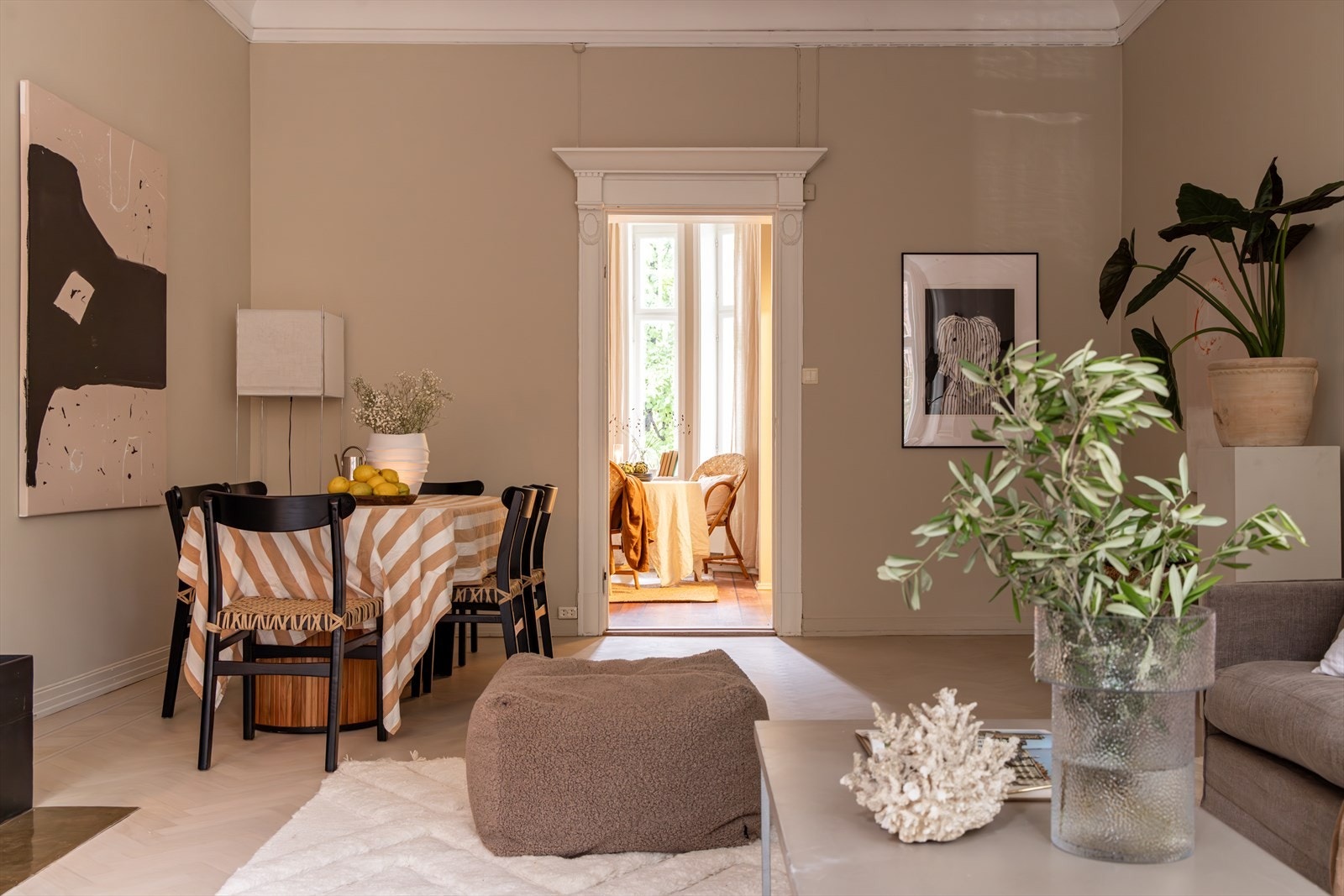 Det er plass til å innrede med to ulike soner i stuen. Galleribilde