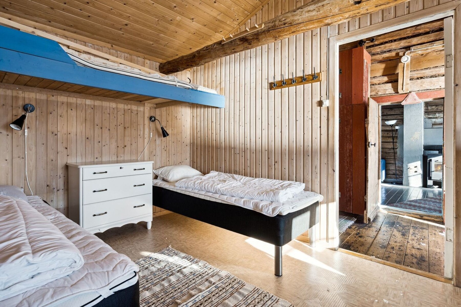 Rorbua selges møblert. Galleribilde