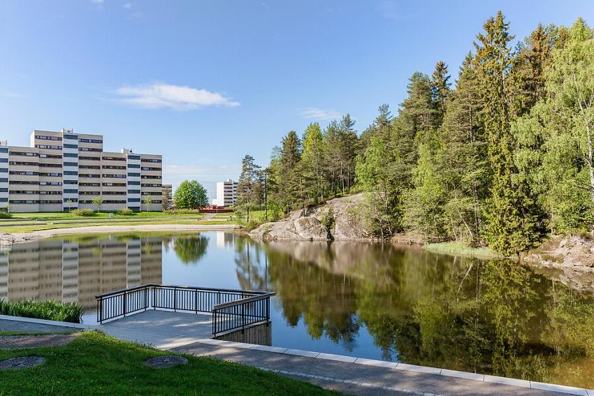 Kun få minutter unna leiligheten finner du fantastiske Svarttjern badevann. Området er til stor glede for beboere både sommer og vinter. Galleribilde