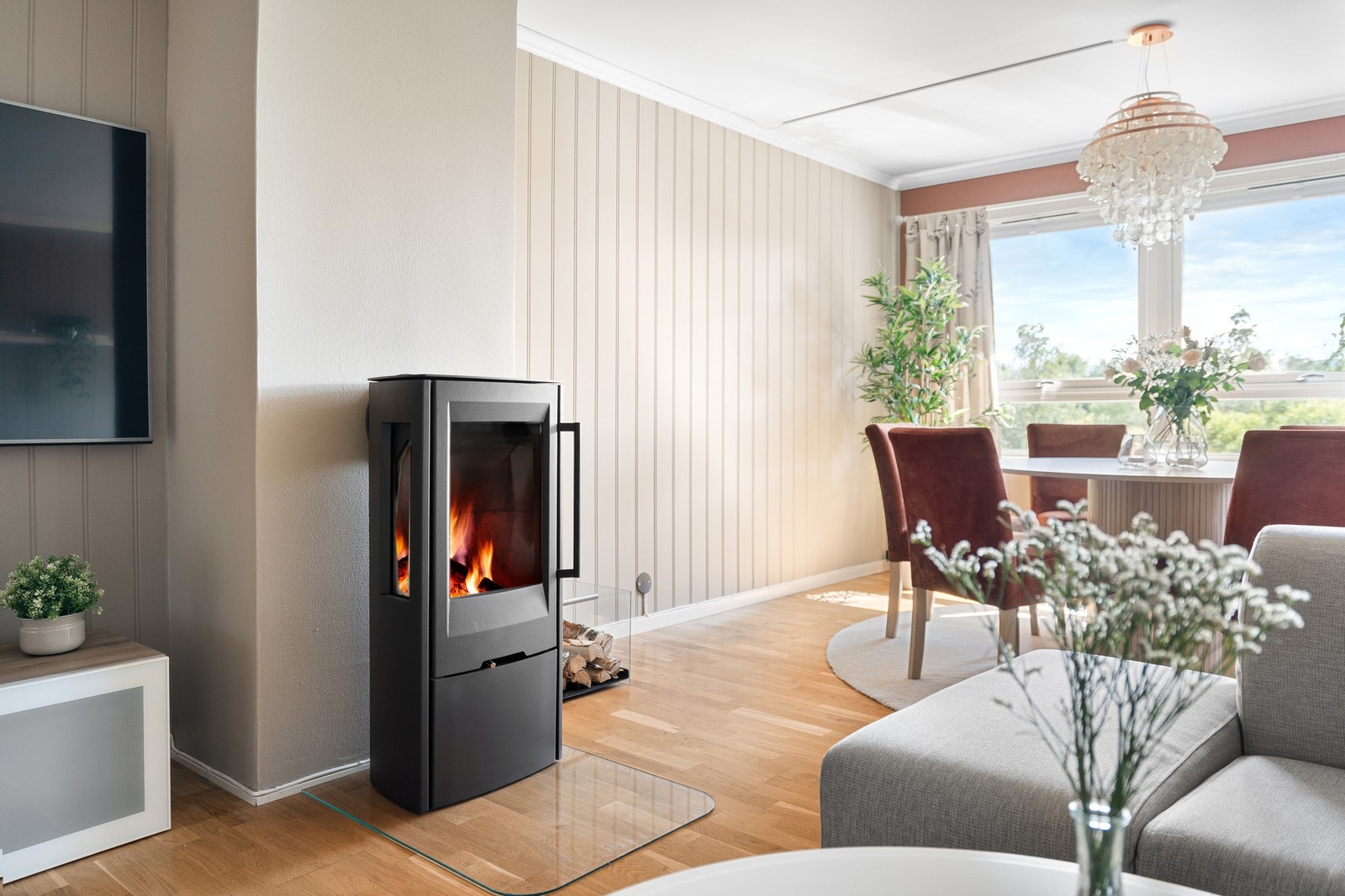 Leiligheten har en praktisk planløsning med store oppholdsrom. Galleribilde