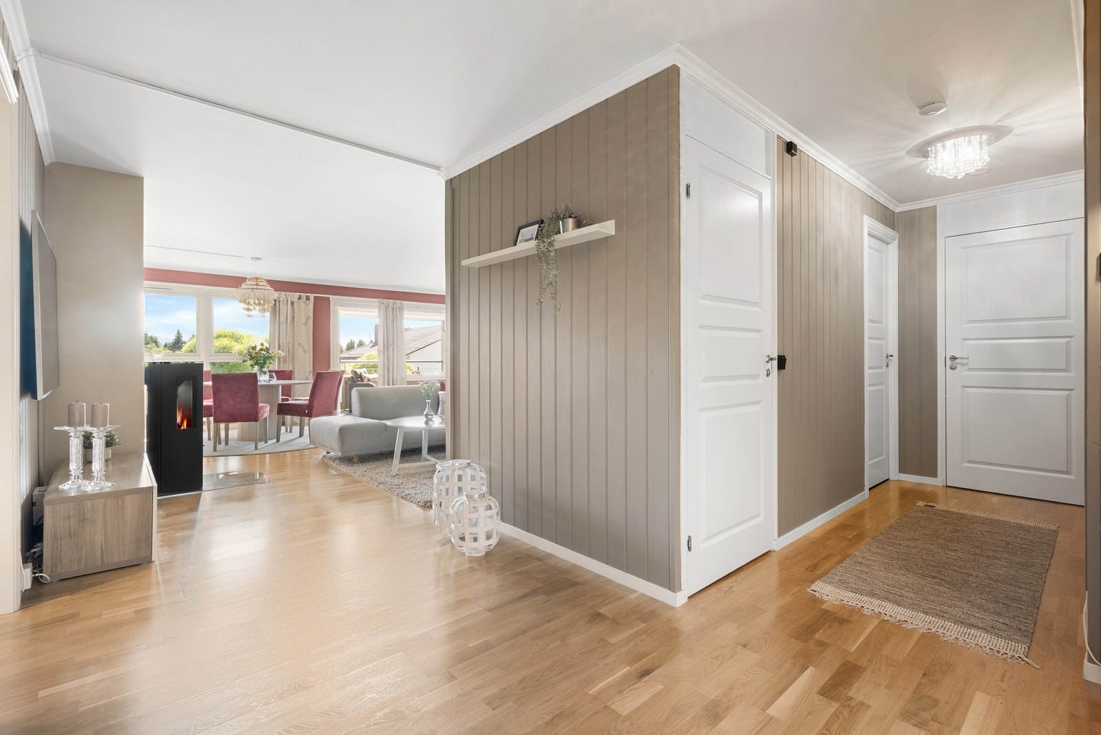 Det medfølger egen parkeringsplass med elbil-lader. Galleribilde