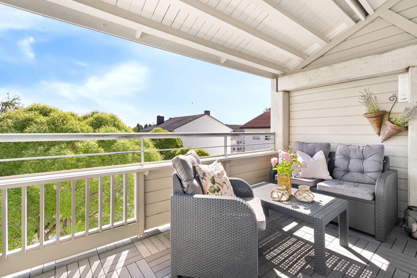 Balkongen er på 7,5 kvadratmeter med god plass til riktig møblement. Galleribilde