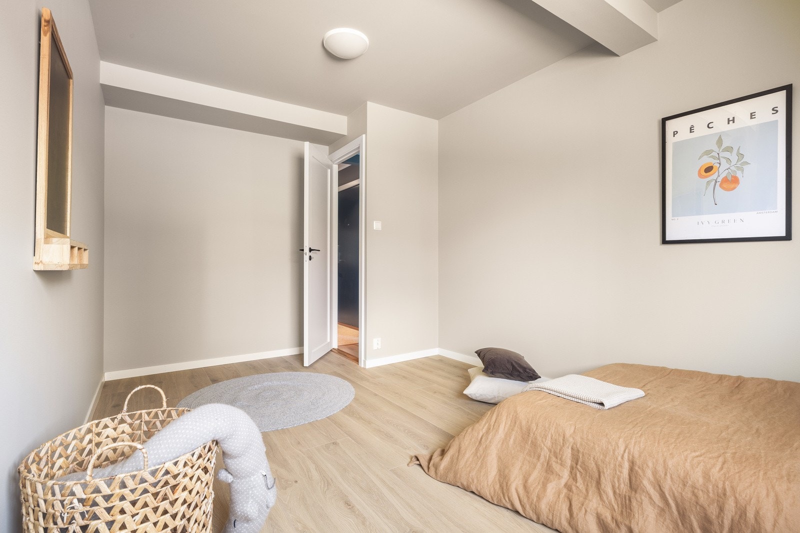 Laminat på alle gulvene i leiligheten Galleribilde