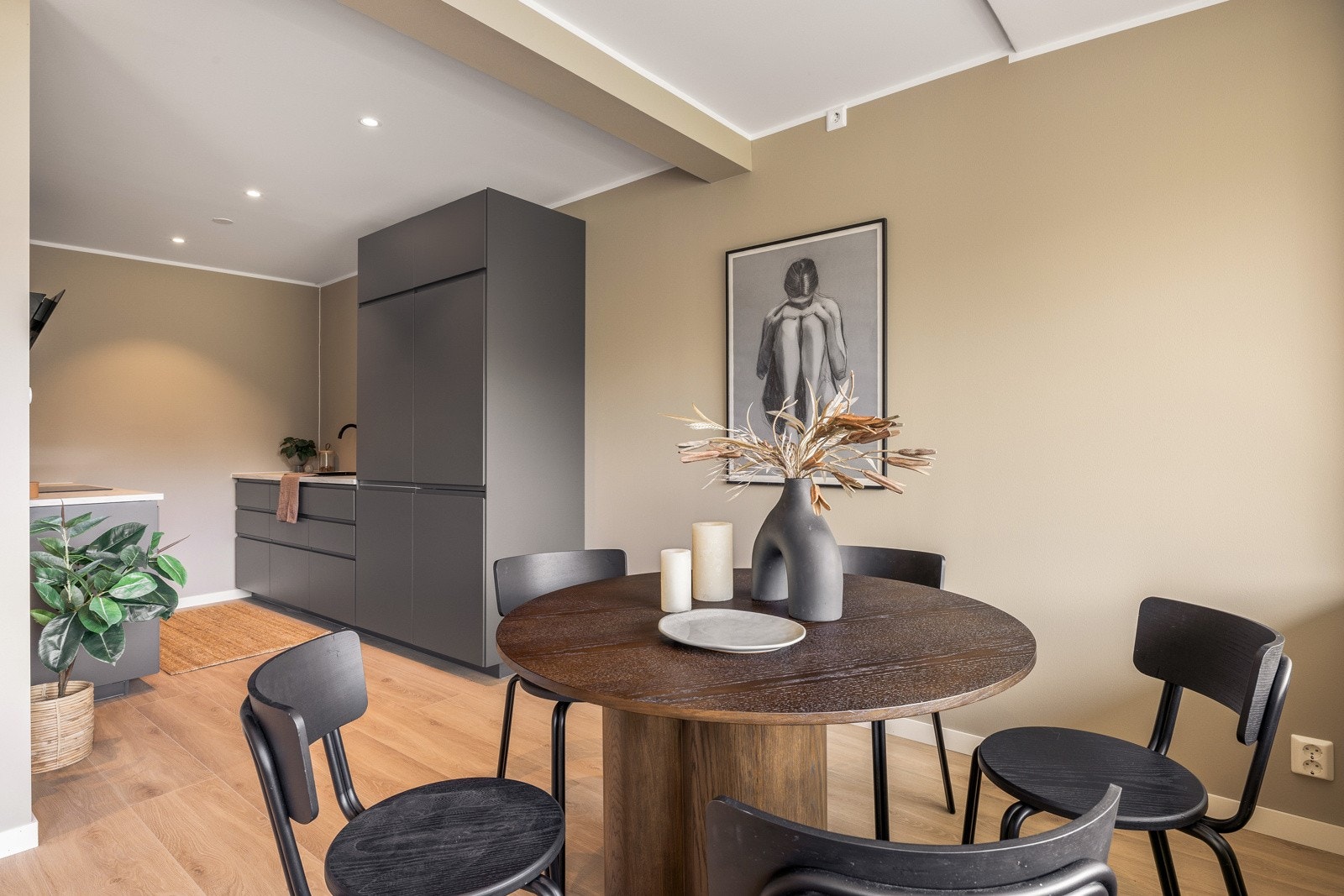 Ikea kjøkkeninnredning med slette fronter Galleribilde