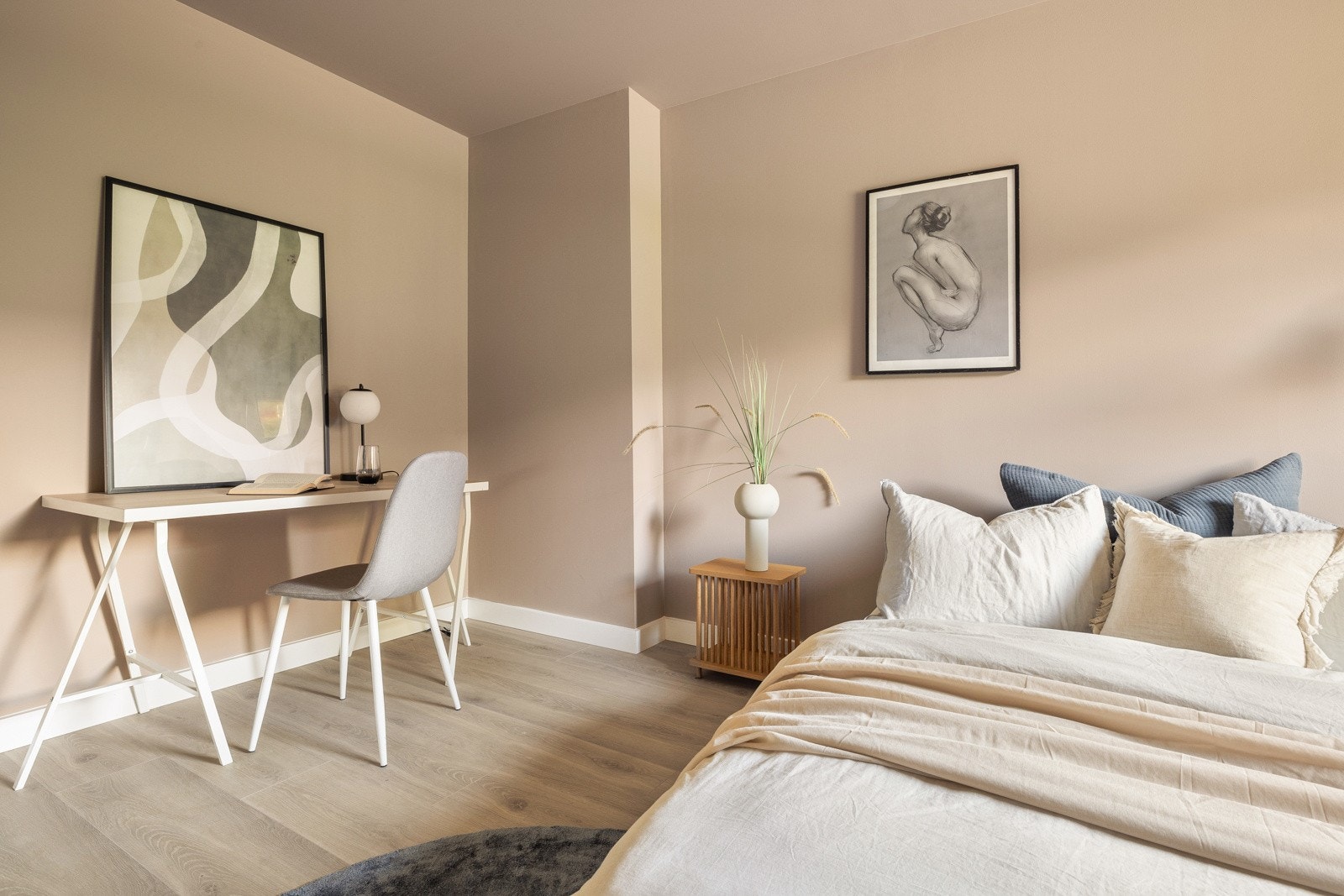 Leiligheten har tre store soverom på hhv. 16.6m², 14.2m² og 11.9m² Galleribilde