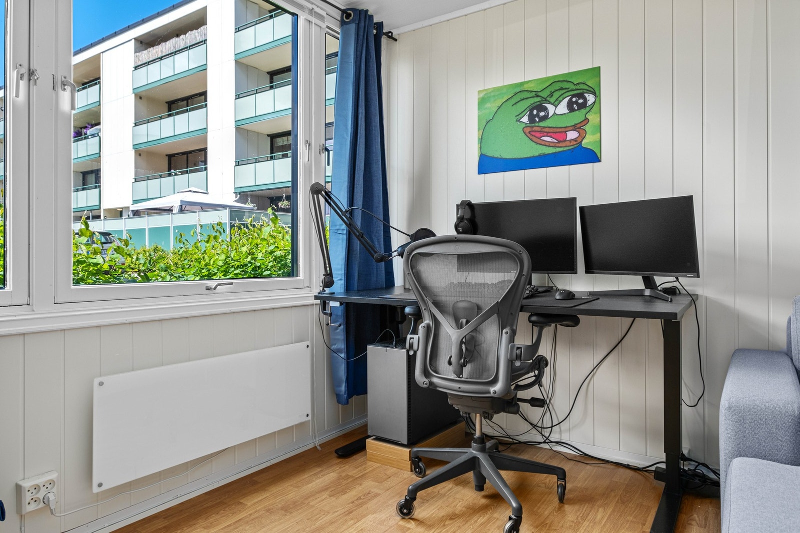 Nåværende eier har kontorplass i stuen. Galleribilde