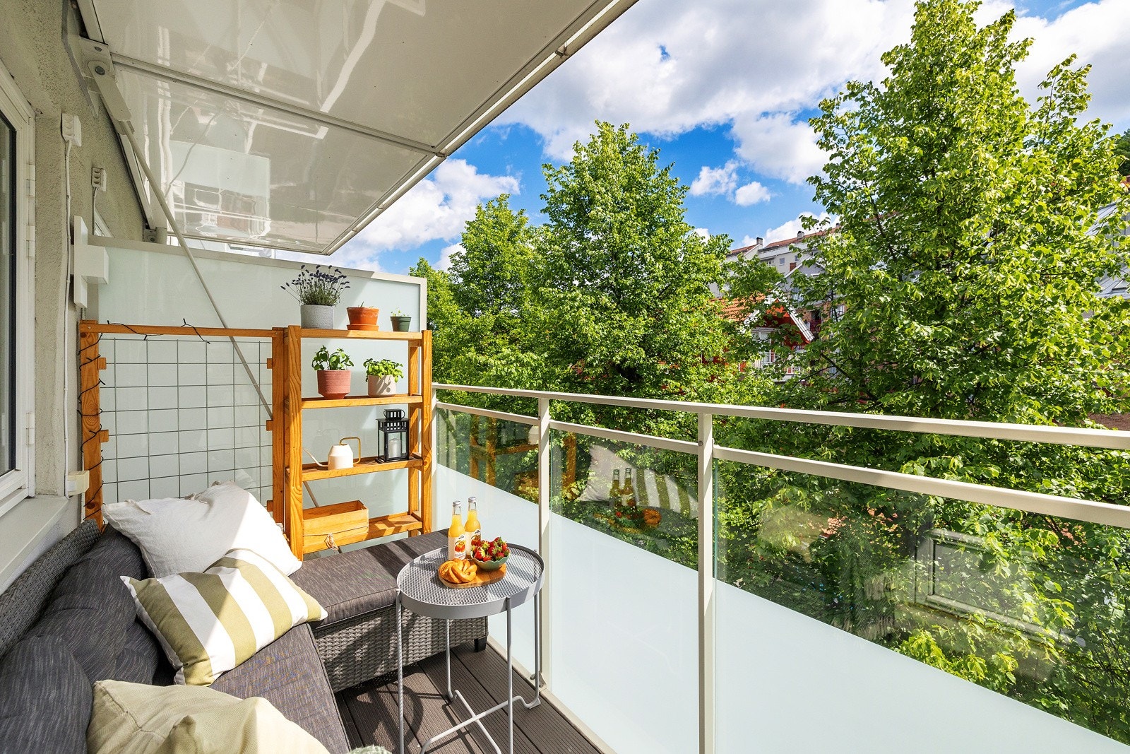 Det er god plass til å innrede med sittegruppe og bord på balkongen. Galleribilde