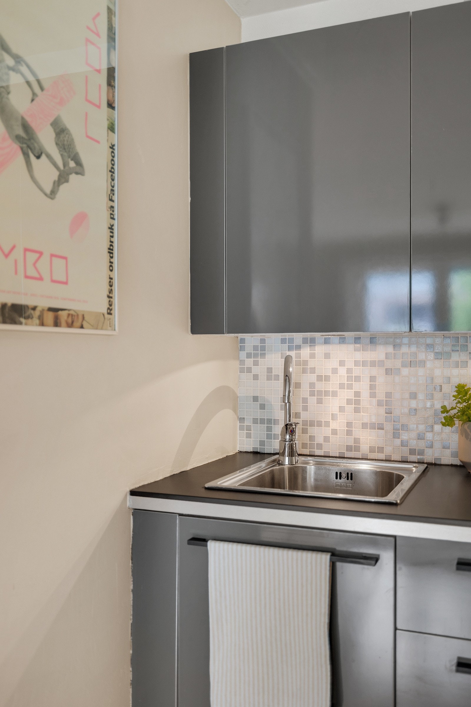 Dette er et lite, men praktisk kjøkken som har alt du trenger! Galleribilde