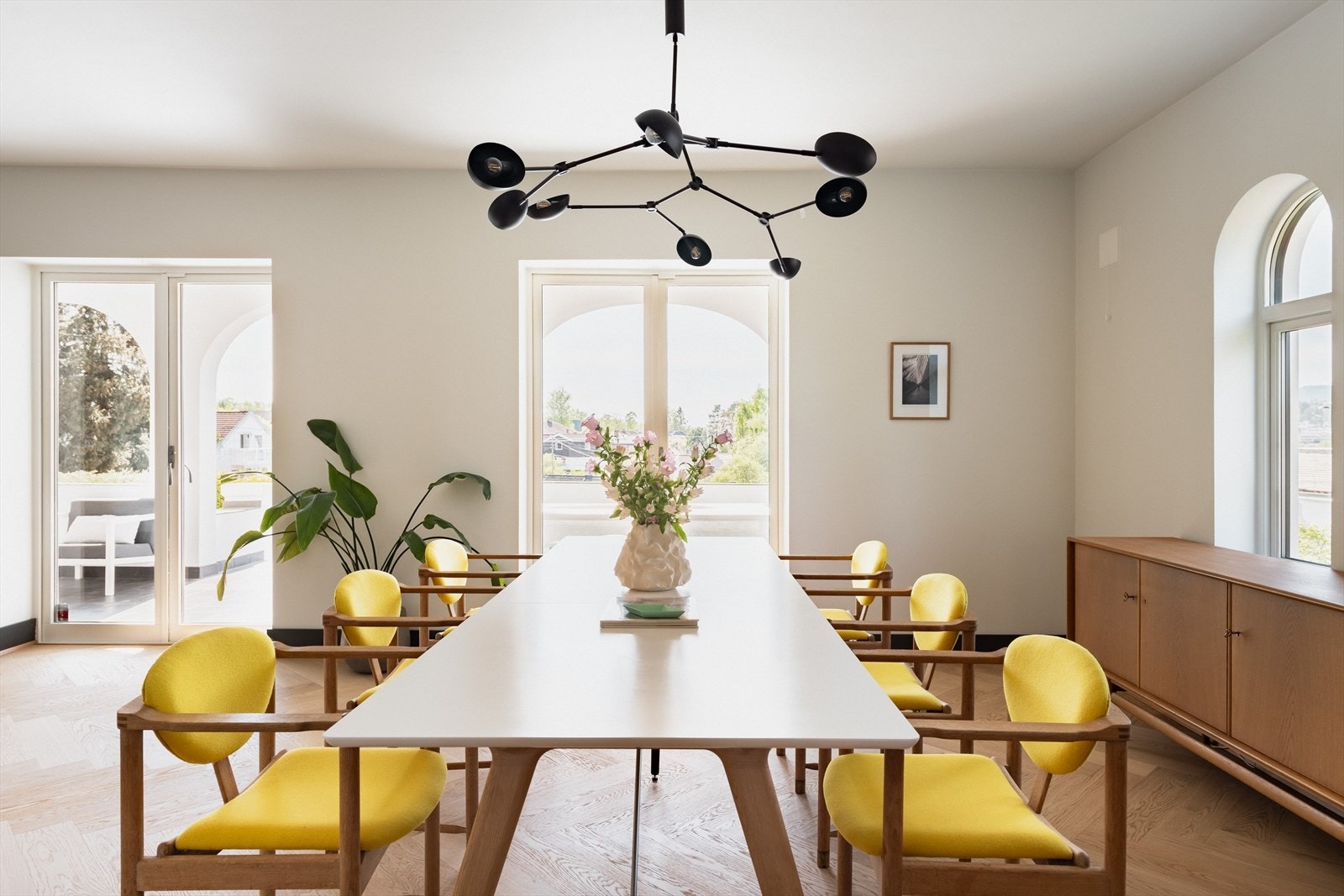 Et herlig rom med plass til store selskaper Galleribilde