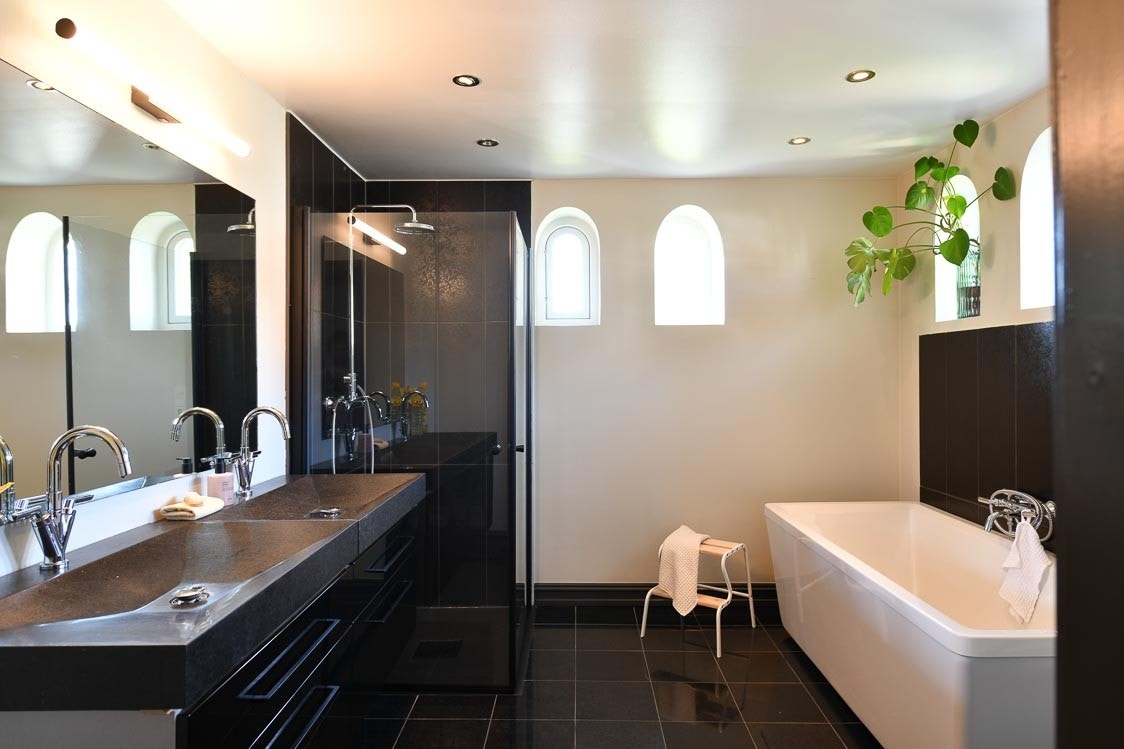 Romslig bad med muligheter for å dele i to (se alt. planløsning) Galleribilde