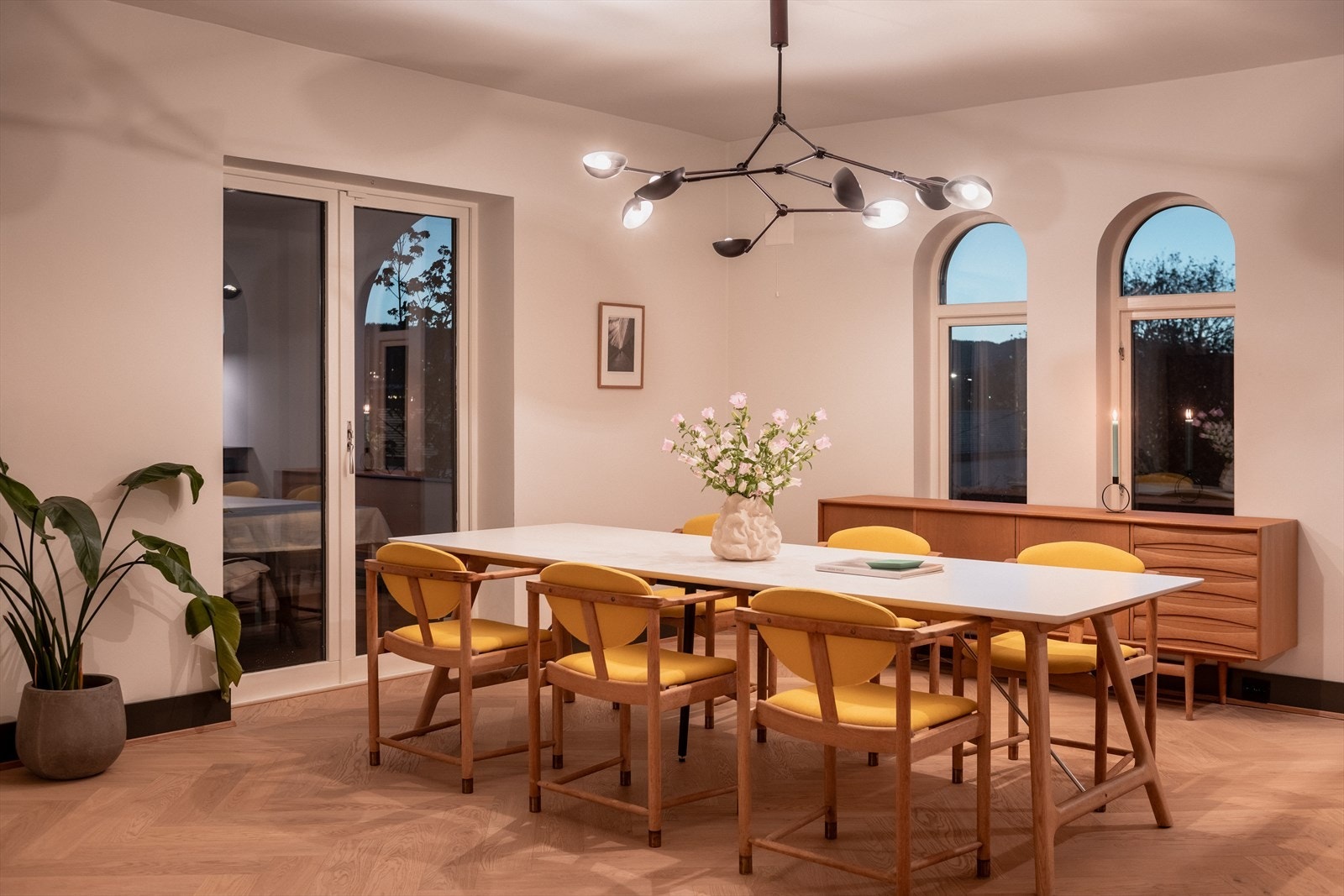 Kveldsstemning inne Galleribilde