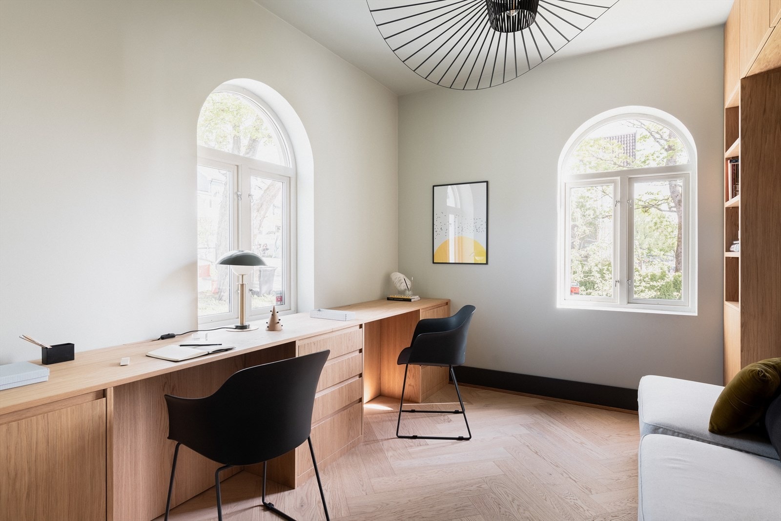 Kontor/soverom: Plassbygget kontorinnreding fra VIP Studio med skjult strømopplegg Galleribilde