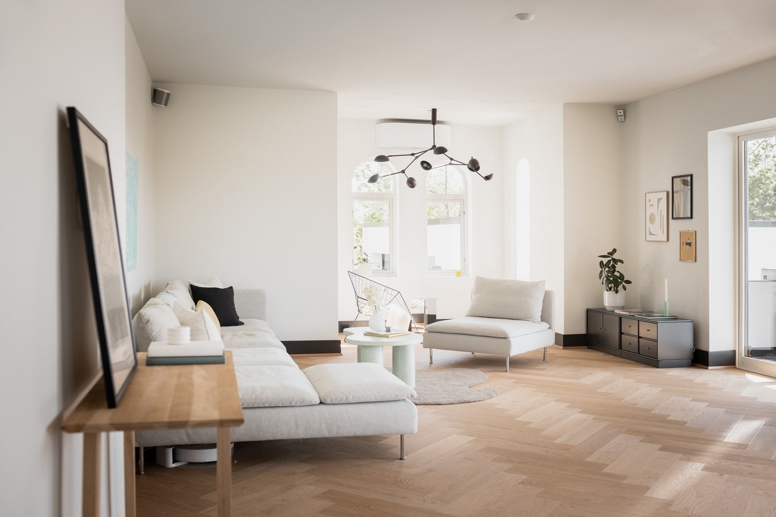 Det ble lagt nye gulv i 2023 med vannbåren bergvarme Galleribilde