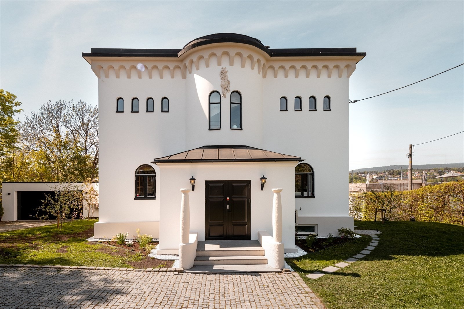 Eiendommen ligger usjenert til i en rolig blindvei på Kjelsås Galleribilde