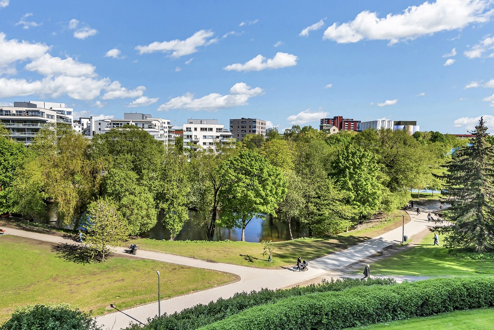 Det finnes mange flotte parker i nærheten som Myraløkka, Bjølsenparken og Voldsløkka Galleribilde