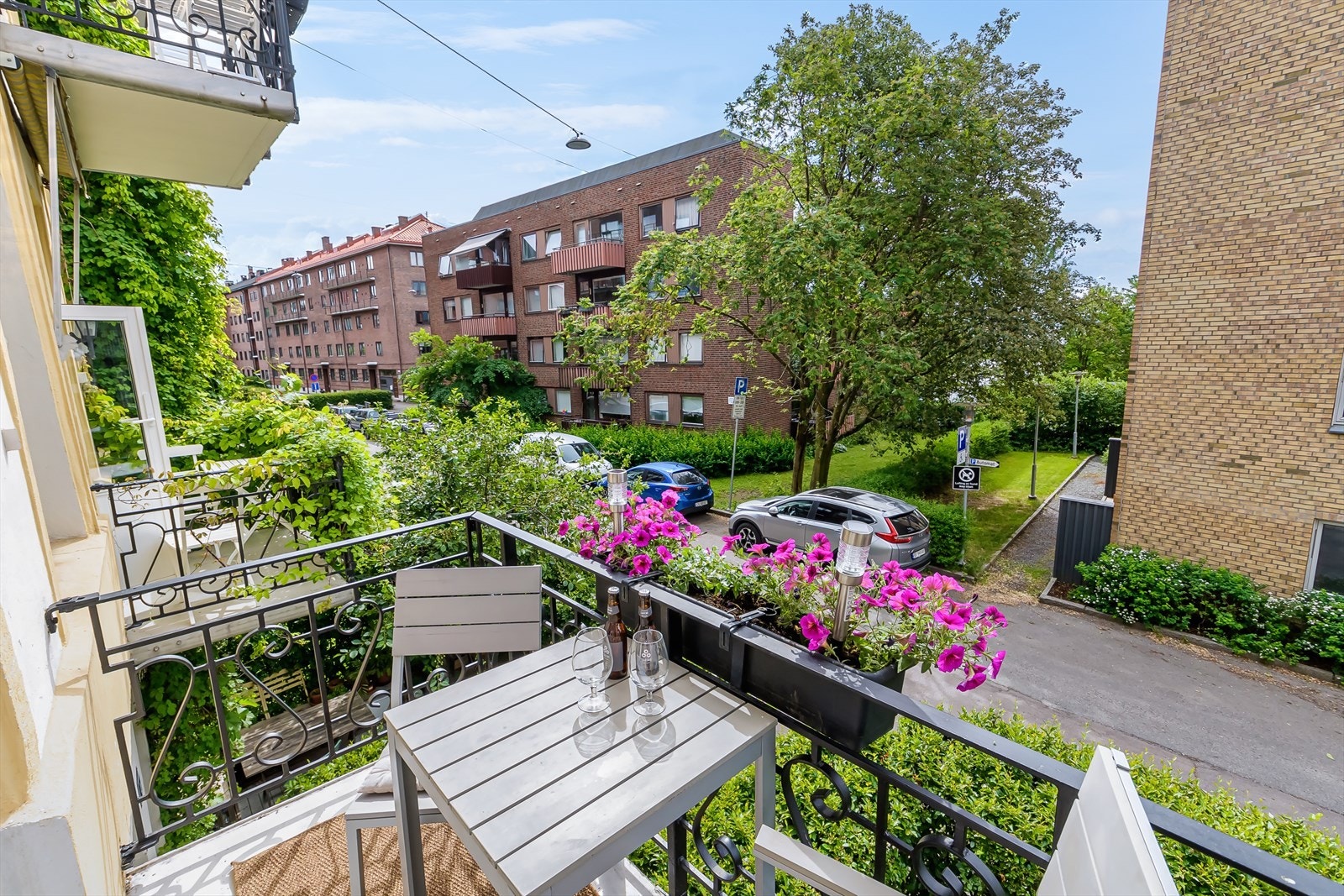 Her er det god plass til liten sittegruppe og beplantning Galleribilde