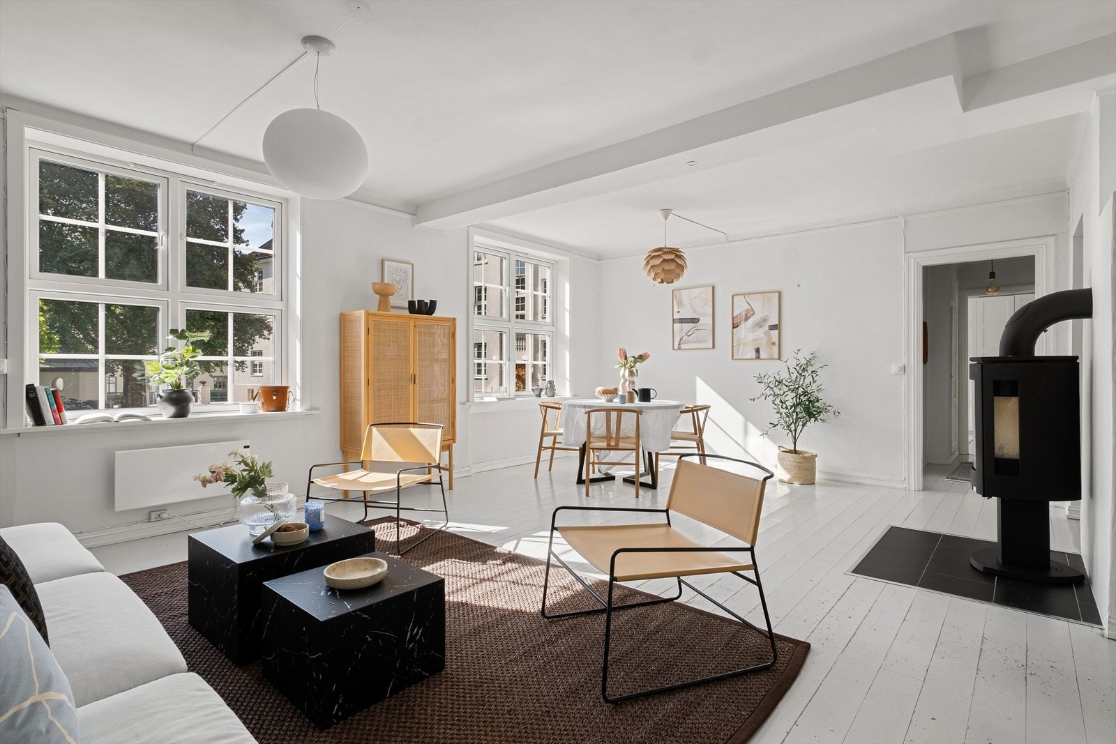 Nordvik v/Moestue har gleden av å presentere en lys og attraktiv 3-roms andelsleilighet med fin standard på Rosenhoff. Husk visningspåmelding! Galleribilde
