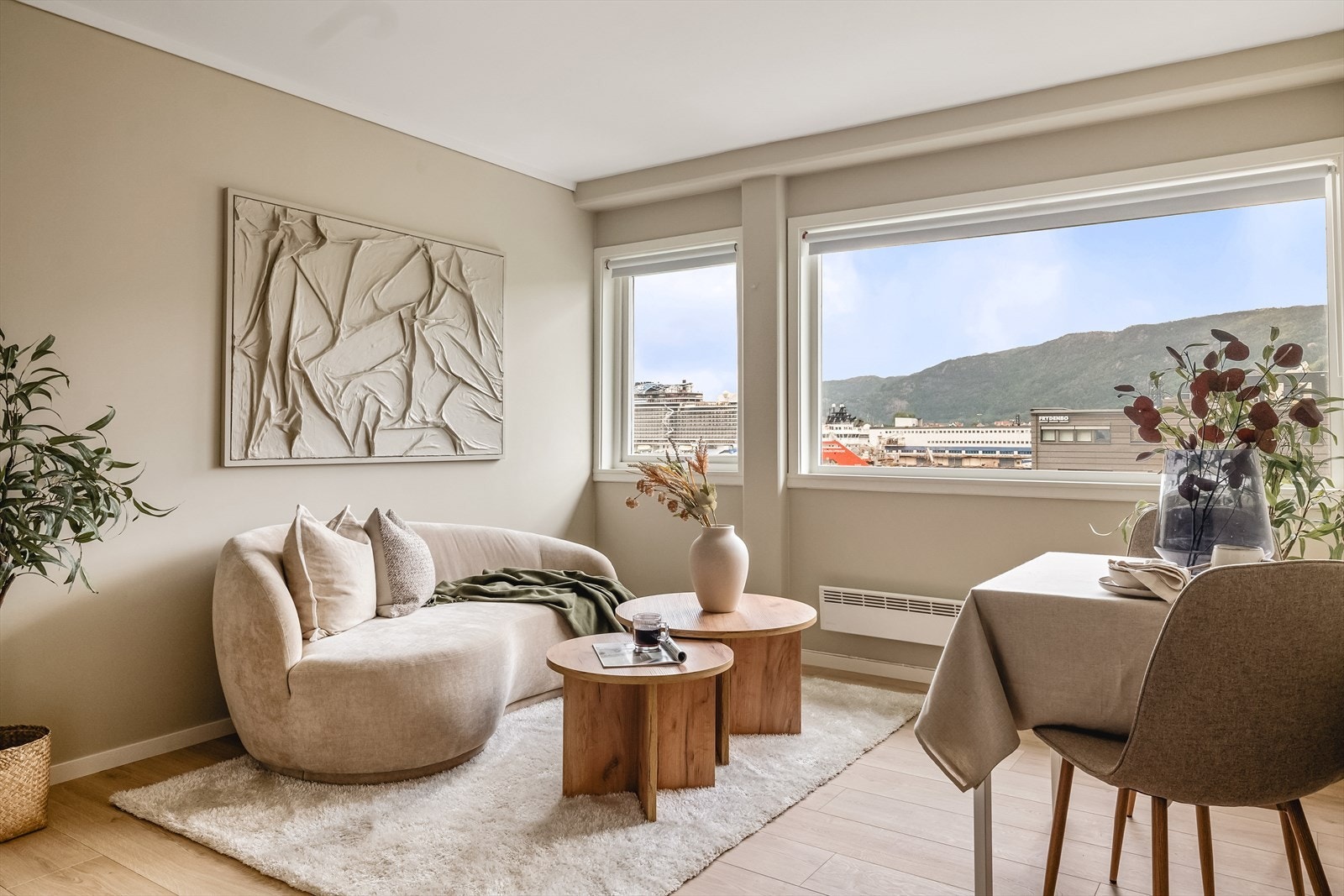 Velkommen til Fyllingsveien 8 - en arealeffektiv studioleilighet presentert av W Eiendomsmegling Bergen ved Benjamin Bødtker og Anders Paulsen. Galleribilde