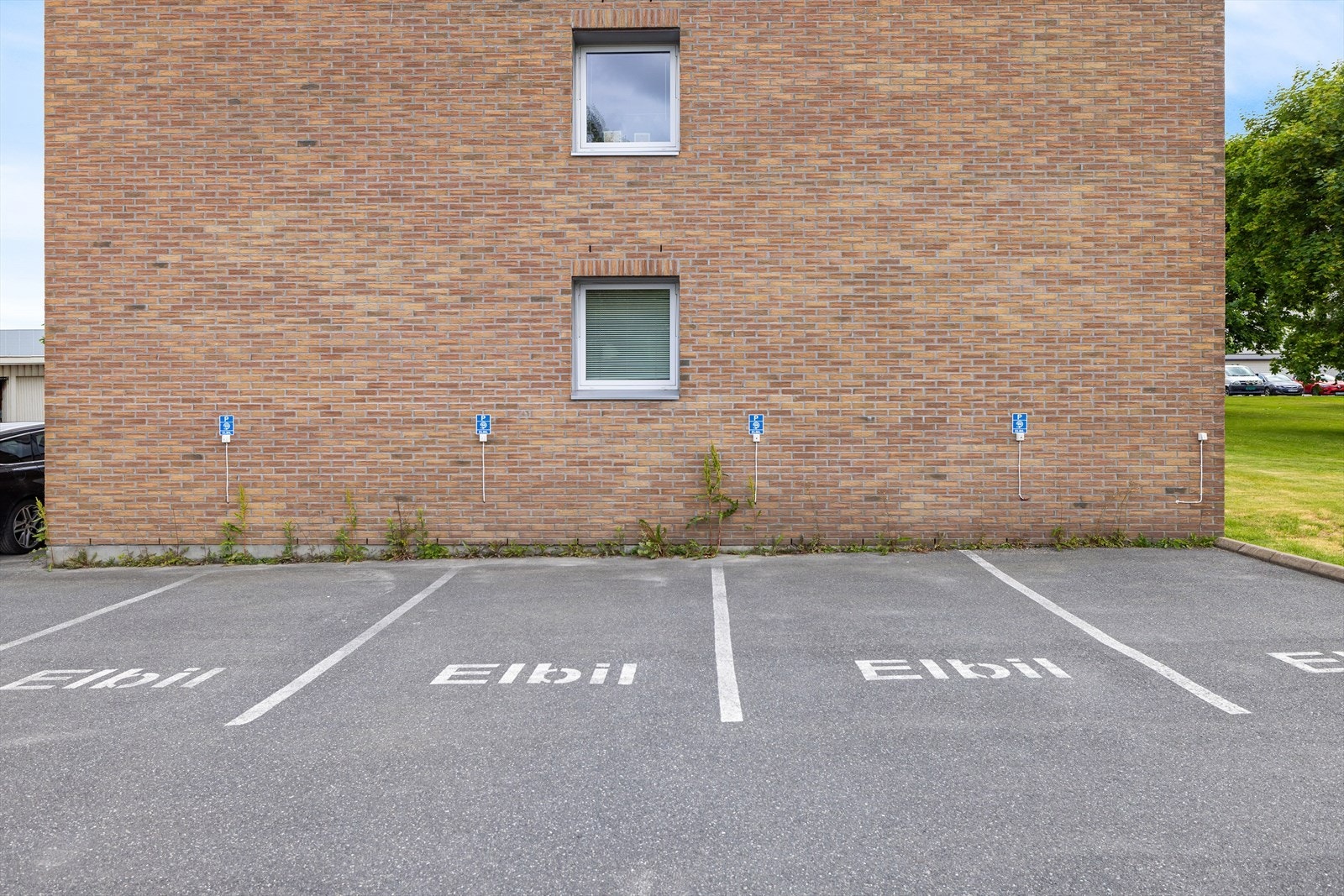 Parkeringsplassen til leiligheten medfølger Galleribilde