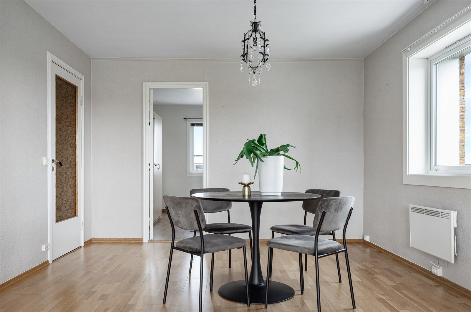 Rom for en hyggelig spiseplass i stuen Galleribilde