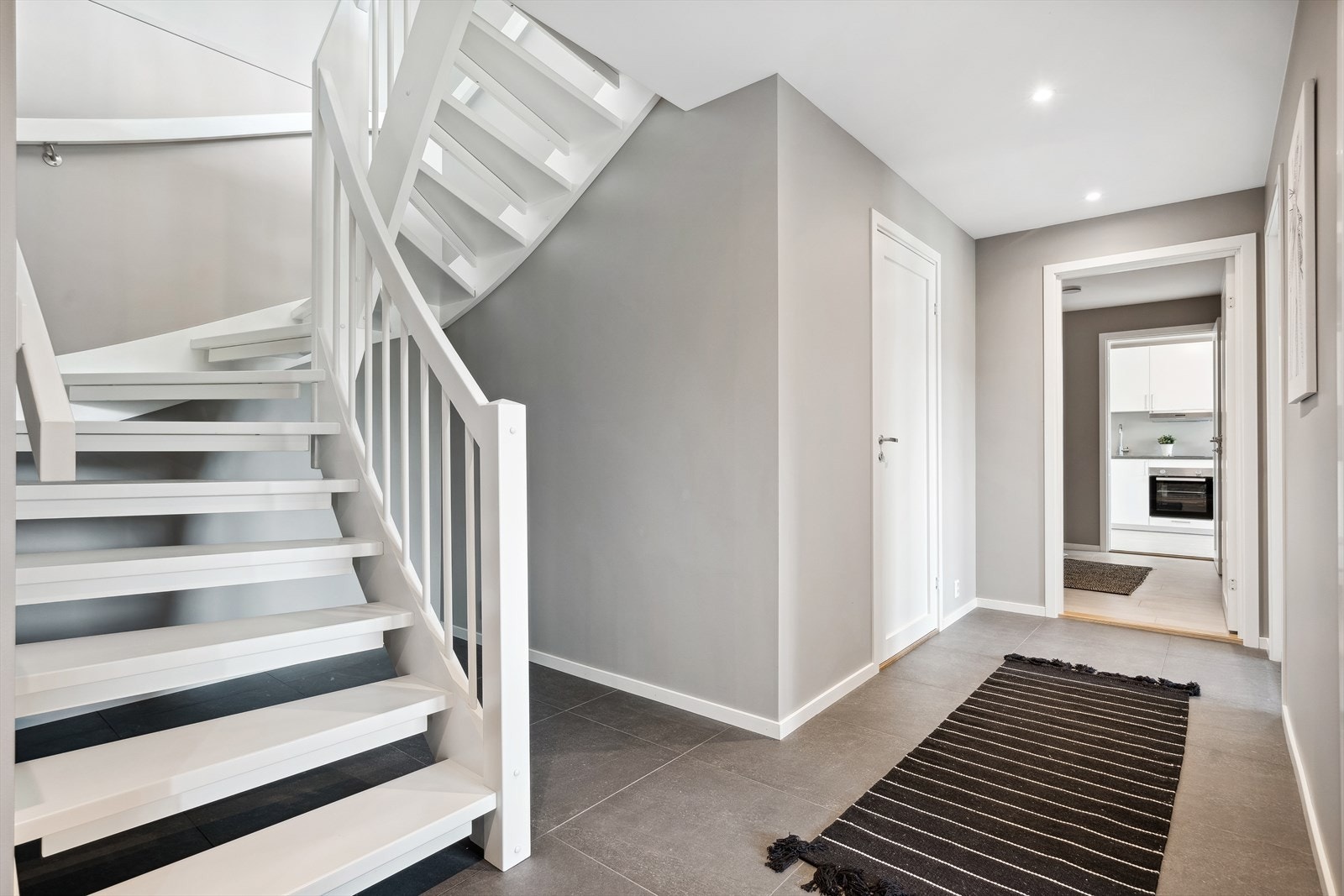 Solid trapp levert av Gulli Trevare Galleribilde