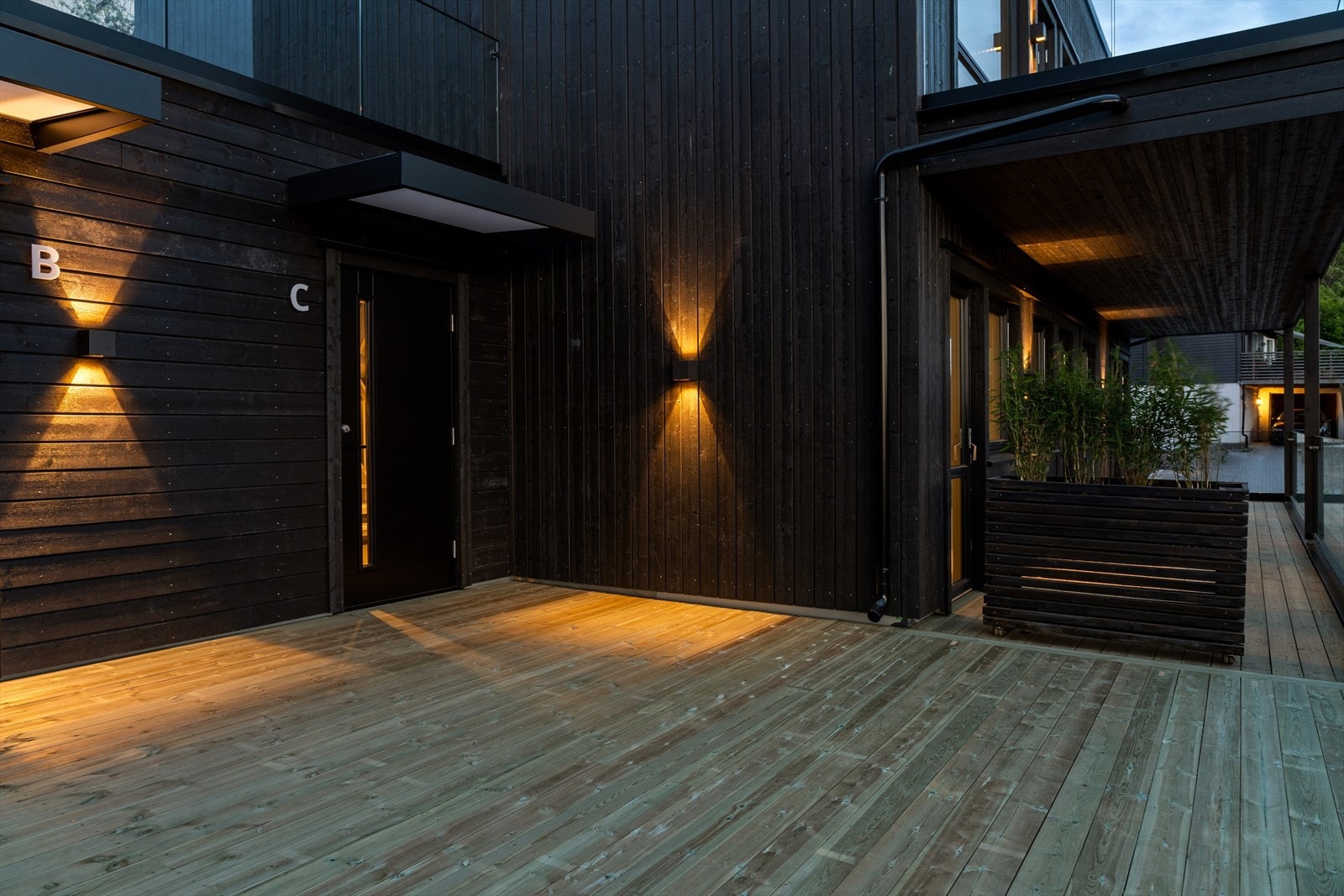 Kveldsstemning fra felles inngangsparti Galleribilde