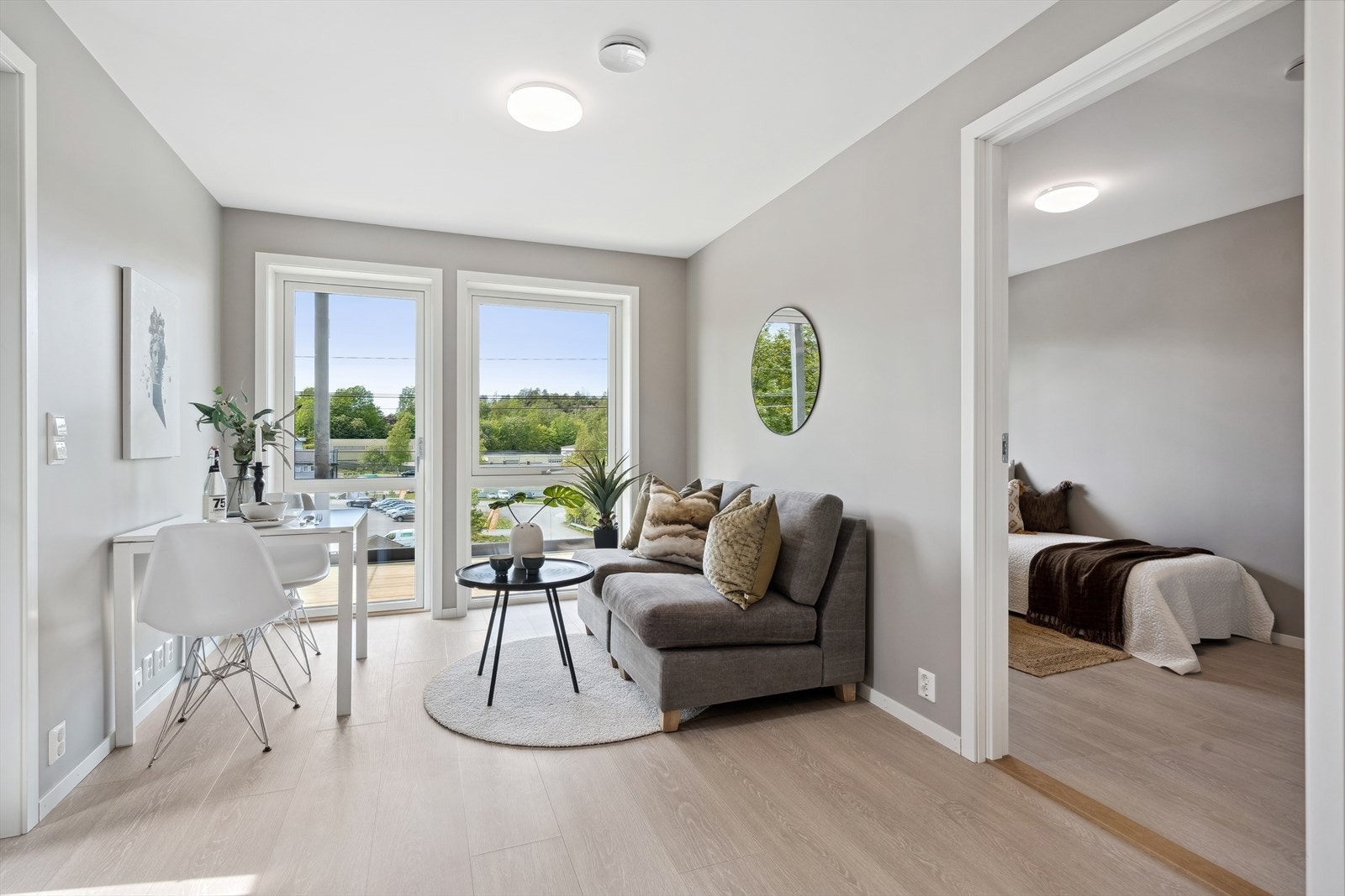 Stua har som i resten av huset mye lysinnslipp og utgang Galleribilde