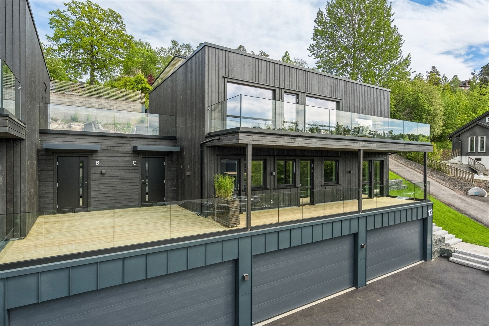 Stor bolig fra 2023 over 2 plan med hybel Galleribilde