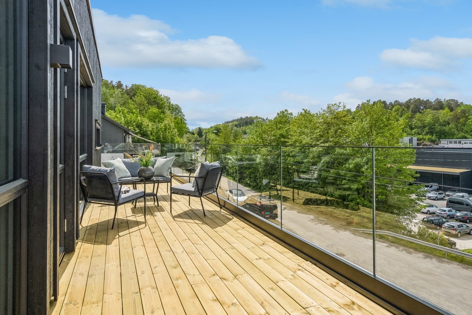 Vestvendt og solrikt Galleribilde