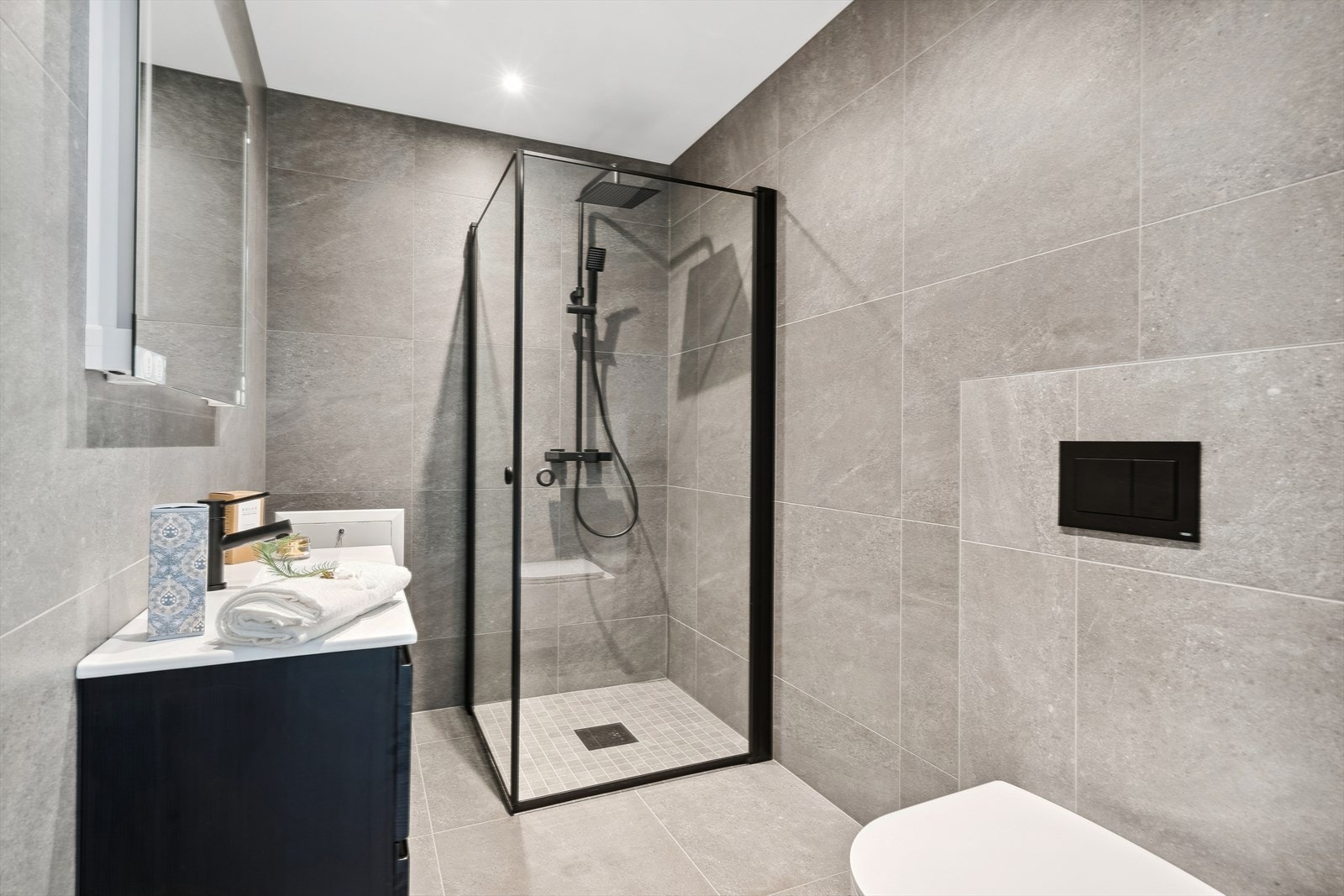 Helfliset bad med gulvvarme Galleribilde