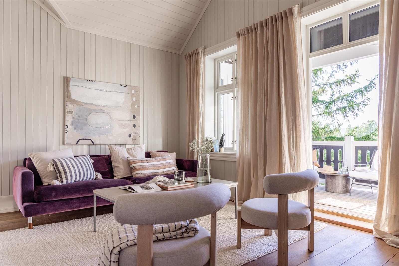 Loftsstuen har adkomst til en flott veranda Galleribilde