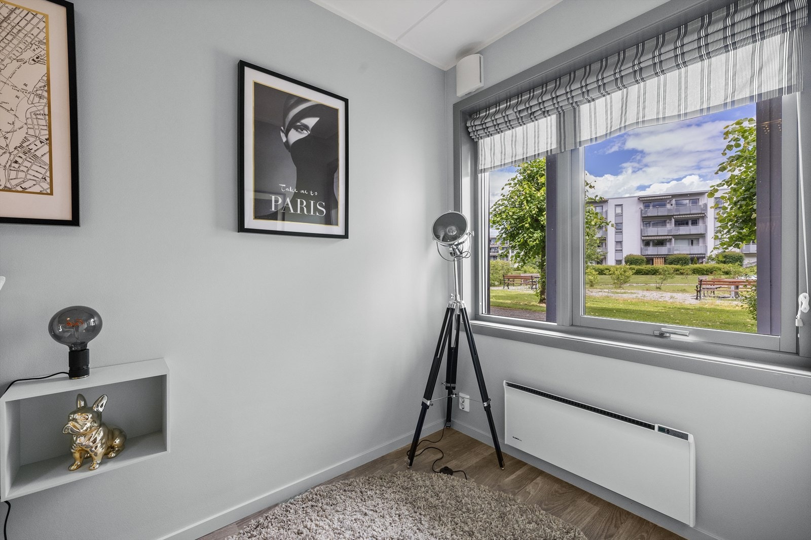 Solen treffer ikke inngangsparti, noe som medfører til et svalt soverom om sommeren. Veldig behagelig. Galleribilde