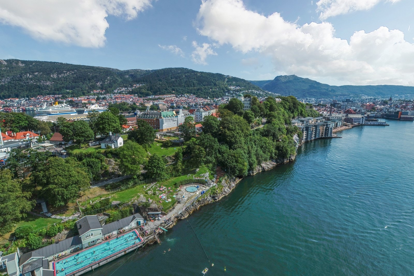 Flotte Nordnes byr ellers på fine uteområder som Nordnesparken, utebasseng og badeplasser. Galleribilde