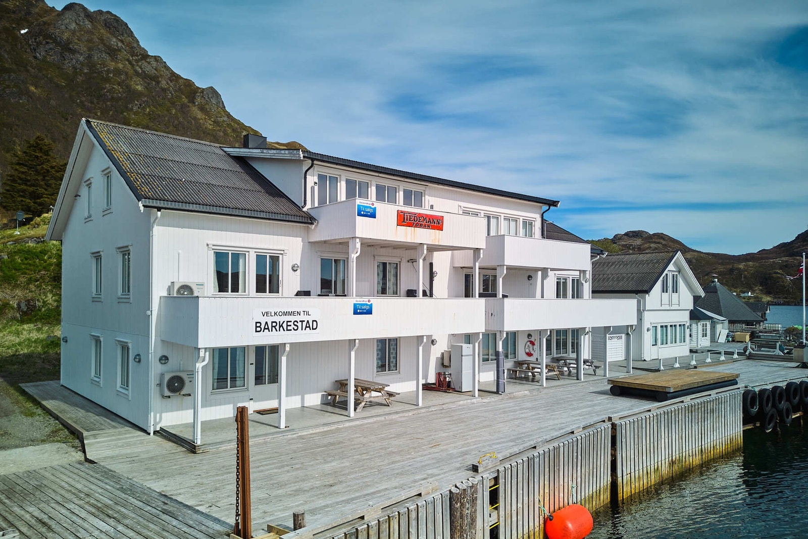 Leiligheten befinner seg på Barkestad i en tidligere brygge med kaifront. Galleribilde