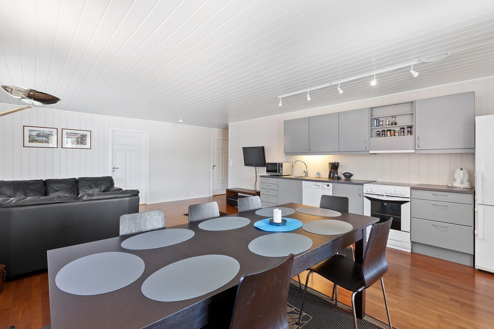 Det er god plass til en romslig spisestue. Galleribilde